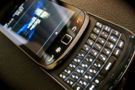 Presentará BlackBerry su último celular con teclado