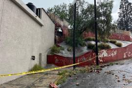 Una pared de la escuela Juan Enrique Pestalozzi, del Barrio Ojo de Agua, fue derrumbada a causa de las lluvias.