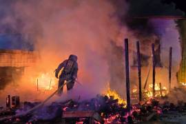 La vivienda consumida por el incendio se ubica en la calle Carlos Saucedo, de Ramos Arizpe.