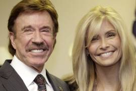 Chuck Norris se retira, para cuidar a su esposa enferma