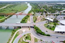 Por el lado de Coahuila, el gobierno federal ya modernizó y amplió los patios fiscales de la Aduana Fronteriza, por lo que ahora corresponderá ampliar del lado de México el puente internacional sobre el río Bravo.