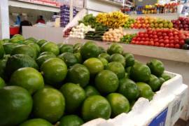 Hasta en los 100 pesos se puede encontrar el kilo de limón en supermercados y tiendas de autoservicio.