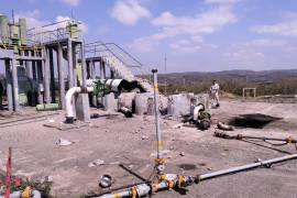 La explosión de un ducto de Pemex, ubicado en Loma Larga, municipio de El Barrio de la Soledad, en la región del Istmo de Tehuantepec, Oaxaca, dejó un saldo preliminar de tres personas fallecidas y seis lesionadas.