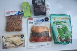 Los productos con los que fue detenida la mujer son diéteticos y los acababa de robar en la mencionada tienda.