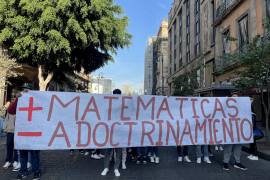 La Federación Nacional de Estudiantes Revolucionarios realizó una marcha contra el nuevo Plan de Estudios y libros de texto de la SEP