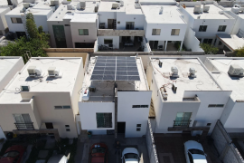 Paneles solares instalados en un hogar de Saltillo, generando energía limpia y sustentable