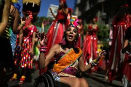 Pese a recesión, empieza Carnaval en Brasil con fiesta