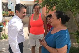 Migue Mery recorre calles del fraccionamiento Nogales, en busca del voto