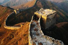 Detienen a dos obreros por abrir un hueco en la Gran Muralla China ‘para acortar camino’