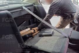 Treinta y nueve kilos de cocaína fueron encontrados oocultos en la cajuela de un vehículo.