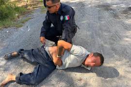 El presunto responsable fue asegurado por policías municipales tras descender de la unidad.