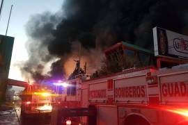 Ahora se registra un incendio en una bodega que maneja grasas y aceites en el municipio de San Nicolás
