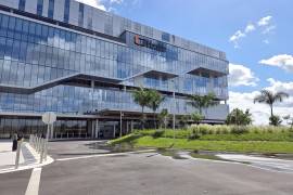 El nuevo centro de salud UHealth SoLé Mia de la Universidad de Miami es uno de los primeros en incorporar inteligencia artificial “desde que el paciente hace la consulta”.