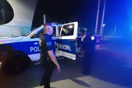 Elementos de la Dirección de Seguridad Pública Municipal de Torreón acudieron a un puente peatonal de Rodríguez Triana y Paseo del Sur, donde un joven de 22 años fue localizado en situación de crisis.