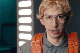 Kylo Ren se disfraza para saber que opinan de él en la base Starkiller (video)