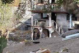 El cuerpo del hombre, de entre 40 y 45 años, fue encontrado en el viejo edificio por elementos policiacos.