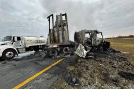 A pesar de lo aparatoso del accidente y que las unidades se incendiaron tras la colisión, no se reportaron personas lesionadas