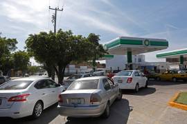 Pemex incrementará número de autotanques para resolver desabasto de gasolina