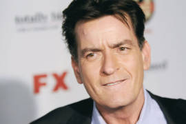 ¡Dios, que el próximo en morir sea Trump!: Charlie Sheen en Twitter