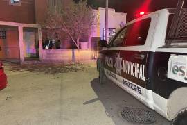 Elementos de la Policía Municipal de Ramos Arizpe acudieron al llamado de los vecinos.