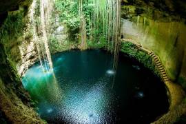 La lucha en México por preservar los ‘portales al inframundo’: cenotes