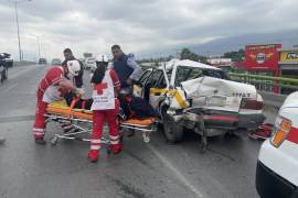 Fue necesaria la presencia de una ambulancia de la Cruz Roja para poder liberar a la lesionada de 51 años edad, quien dijo que no podía movilizarse con rapidez.