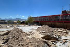 La construcción de la techumbre permanece inconclusa pese a que la entrega estaba prevista para este 9 de septiembre.