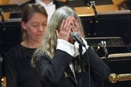 Patti Smith olvidó la letra de canción de Bob Dylan en ceremonia del Nobel