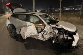 El vehículo de la joven, un Peugeot, quedó completamente destrozado.