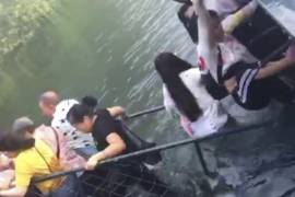 Turista derriba puente por tomarse una selfie