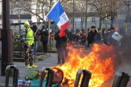 Aumenta violencia en protestas de Francia, arrestan a 37 manifestantes