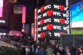 Vista del nuevo logo We Love NYC en el icónico sector de Times Square, en Nueva York.