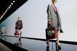 Versace decide aplazar su desfile de modas por coronavirus