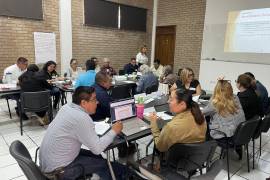 Personal académico participó activamente en los talleres de análisis y actualización curricular.