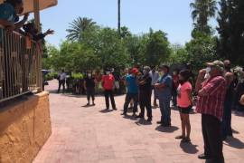 Comerciantes de Frontera protestan ante Alcalde para reactivar sus labores