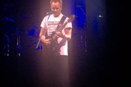 Sting recuerda a los 43 de Ayotzinapa en su concierto