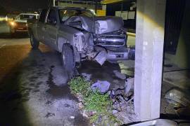 La pareja fue detenida por elementos de Tránsito Municipal tras el percance.