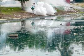 Brigadas sanitarias iniciaron de madrugada una jornada de fumigación en San Buenaventura como parte de las acciones preventivas contra el dengue