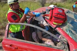 La mujer fue trasladada en código amarillo a la Clínica 2 del IMSS para recibir atención médica.