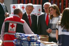 Visita la reina Letizia de España la Cruz Roja Mexicana