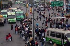 Transportistas bloquean vialidades en Xochimilco