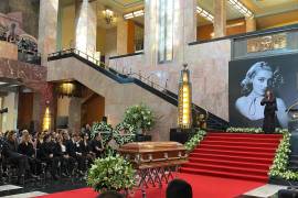 Este sábado el Palacio de Bellas Artes quedó tapizado por la belleza de Silvia Pinal, en el homenaje con el que se le dio el último adiós a esta diva.