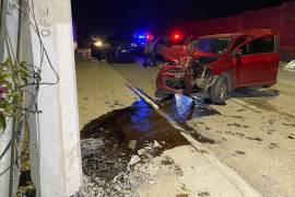 De acuerdo con los primeros reportes, la automovilista presuntamente conducía a exceso de velocidad y en estado inconveniente cuando ocurrió el accidente en la colonia Nueva Tlaxcala.