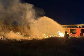 Cuerpo de bomberos se hizo presente para atender la emerencia.