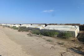 Las estructuras metálicas quedaron retorcidas sobre las vías tras el accidente ferroviario.