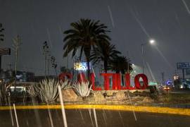 La entrada Saltillo-Monterrey se cubrió de aguanieve, complicando la circulación vehicular y obligando a los conductores a extremar precauciones.