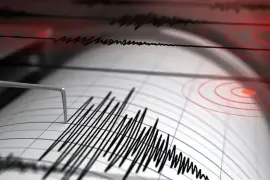 Un potente terremoto de magnitud 7.7 sacudió este viernes la costa de Indonesia, informó el Servicio Geológico de Estados Unidos (USGS).