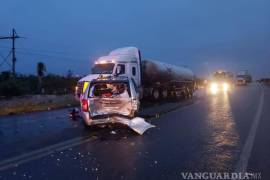 Un tráiler impactó varios vehículos en la carretera a Zacatecas, resultando en un accidente mortal.