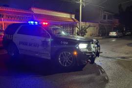 Elementos de la Policía resguardan el punto mientras recaban información.