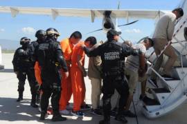 Trasladan a 109 reos de cárceles del Edomex a penales federales